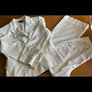 Tahari 2 piece stripe pant suit set sz 8